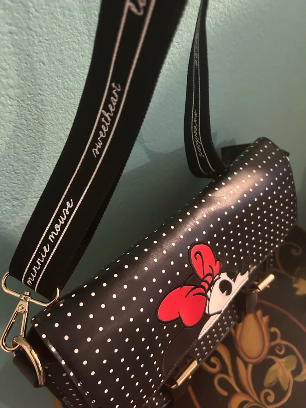 Disney Black Polka Dot Minnie Satchel with Red Bow. Rare. No smoking home. - Picture 3 of 7